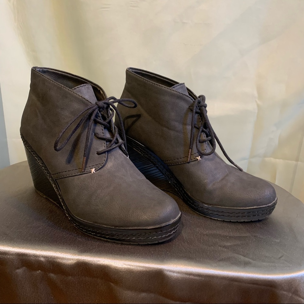 Dr. Scholl’s wedge booties